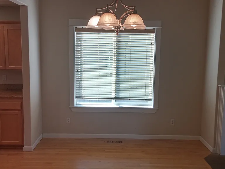 157 SW Chapman Ct — Photo 6