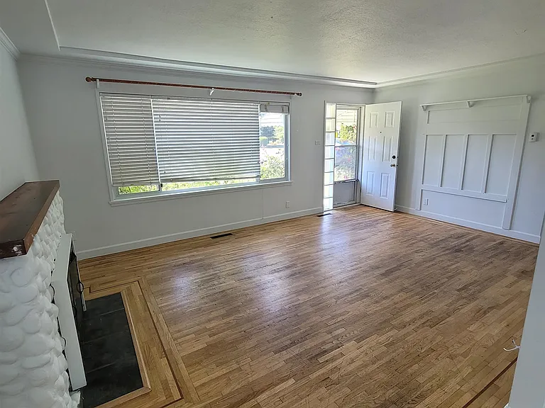 15439 Oxenham Ave — Photo 4