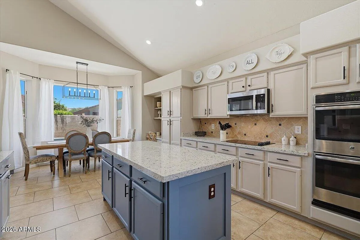 4 bed, 2.5 bath, 3182 sqft, $5,500 — Photo 4