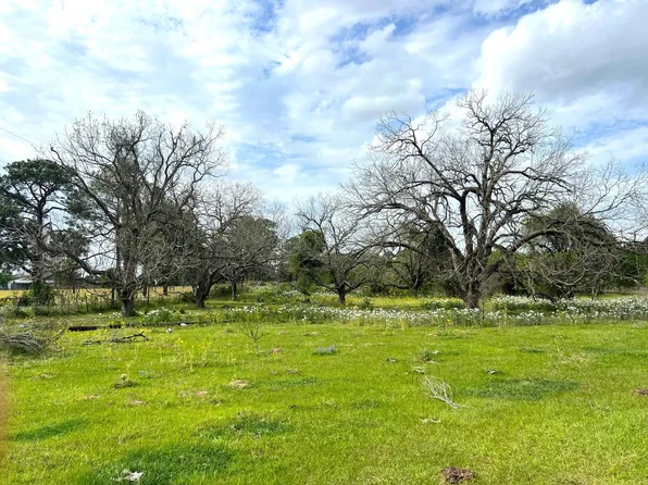 1900 Hluchan Rd, Sealy, TX 77474