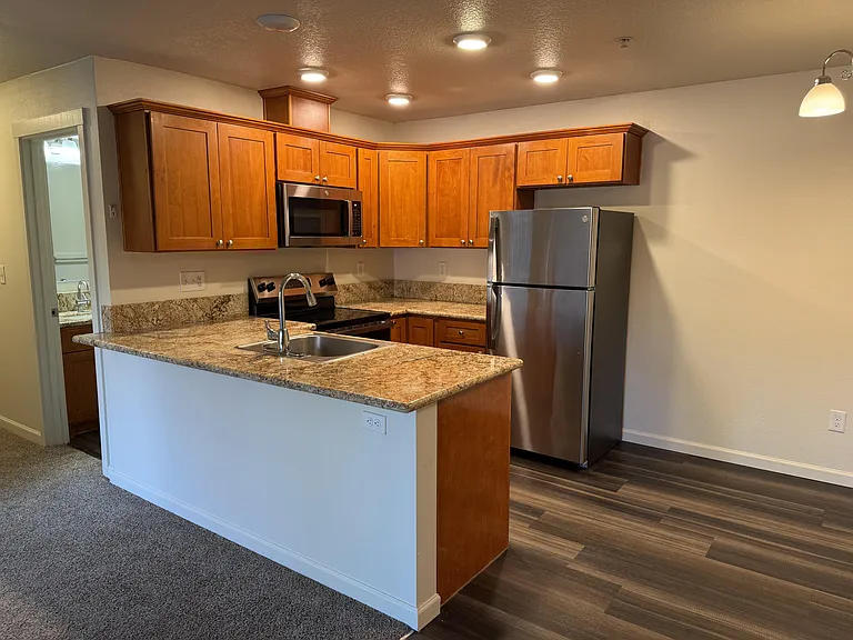 Sierra Point Apartments — Photo 11