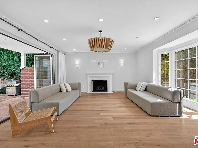 462 Warner Ave — Photo 15