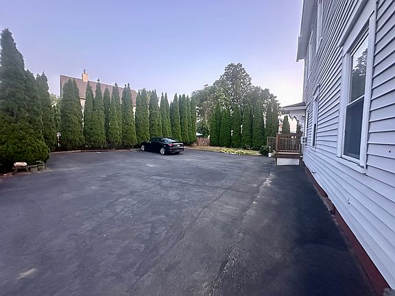 Private 5 Car Parking Area