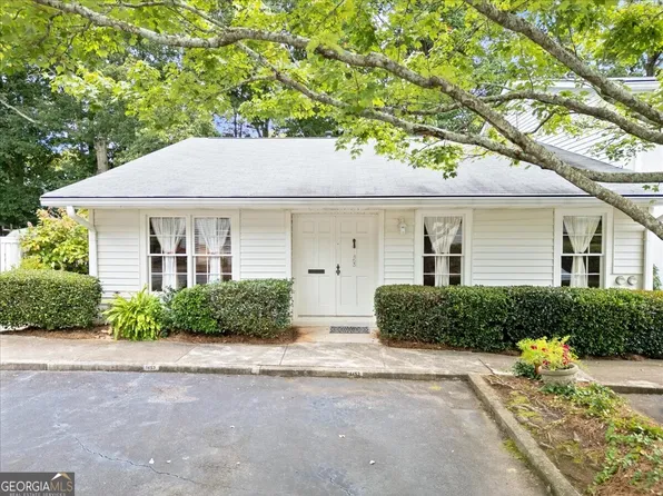 1453 Hampton Glen Ct, Decatur, GA 30033