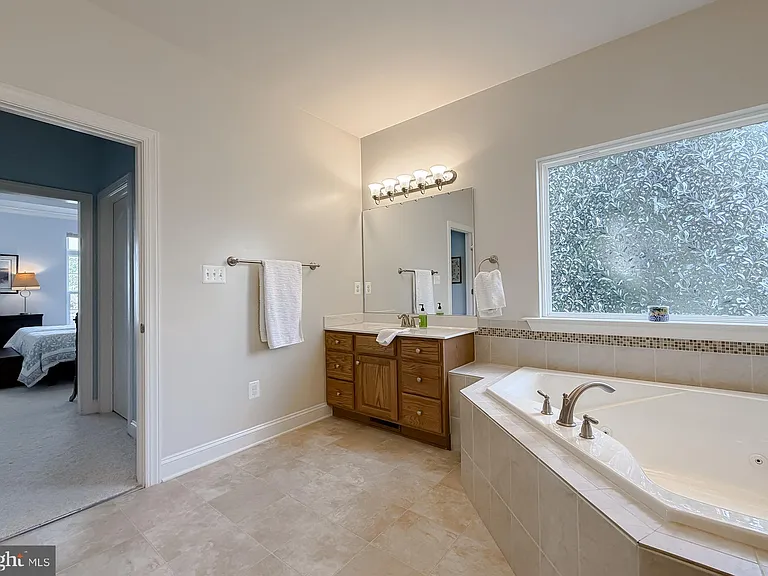 23687 Coventry Dr — Photo 28