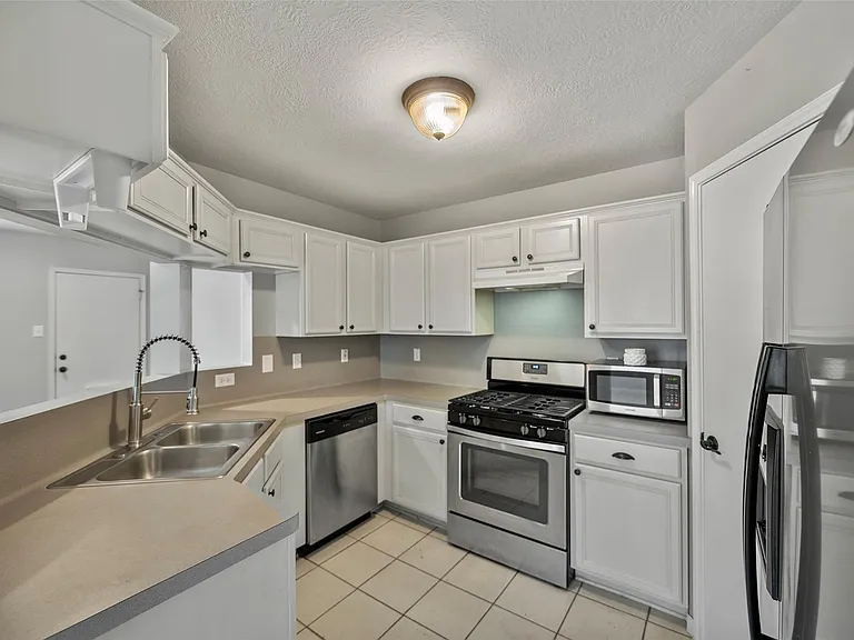 18103 Gravenhurst Ln — Photo 17