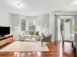 506 S Hawkstone Mnr NW, Calgary, AB T3G3X2
