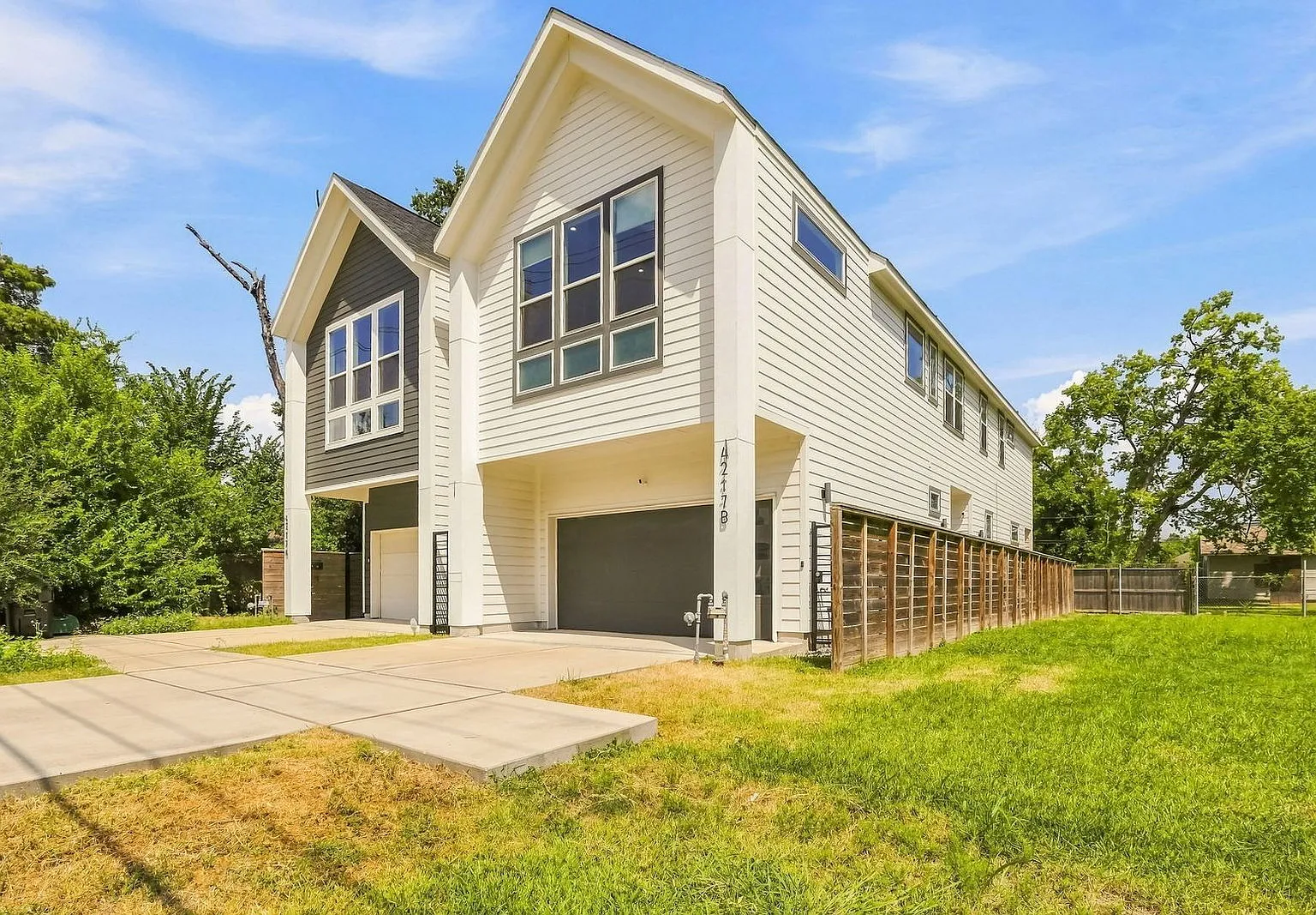 3 bed, 2.5 bath, 2150 sqft, $2,500 — Photo 1