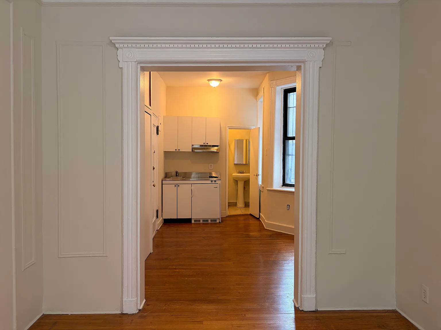 206 East Tenth Street — Photo 4