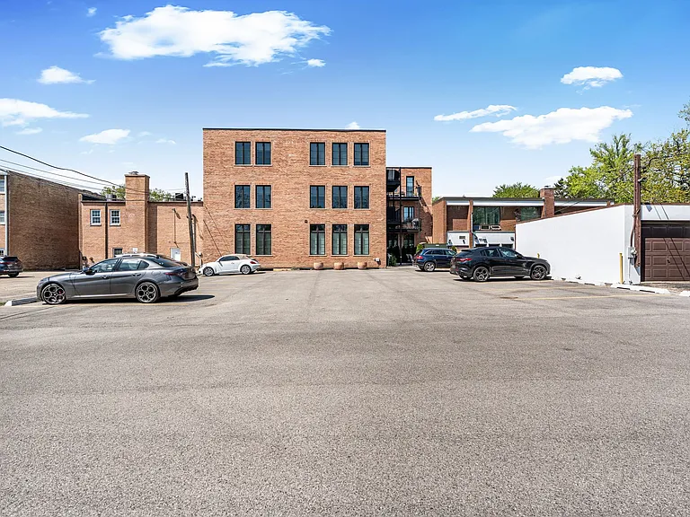 1401 N Western Ave — Photo 18