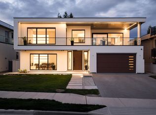 15679 Roper Ave, White Rock, BC V4B2G9