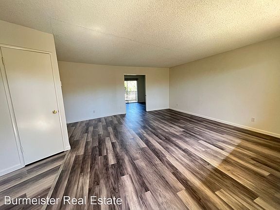 4th image of 1025 Meadow Lake Dr #9