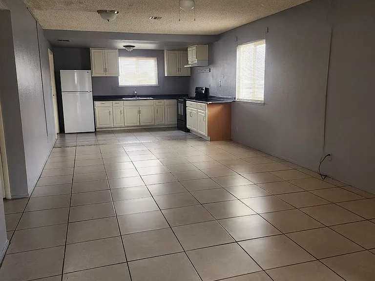 4610 Elk Springs Ave — Photo 2
