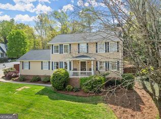 575 Long Oak Dr, Gainesville, GA 30501