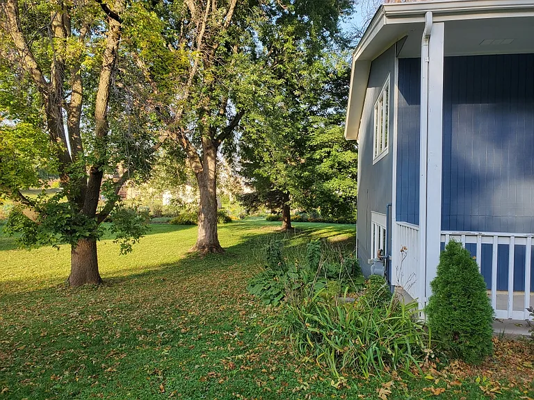 2117 Fern Ln — Photo 2