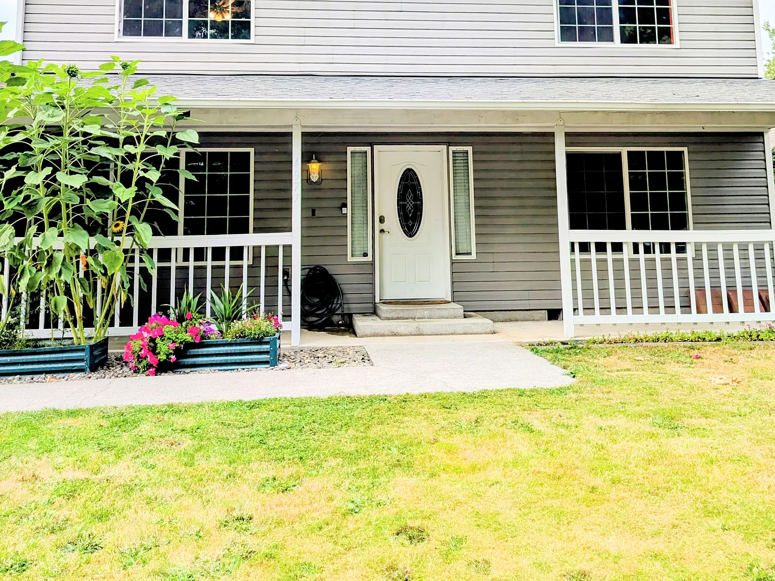 3 bed, 2.5 bath, 2040 sqft, $2,500 — Photo 2