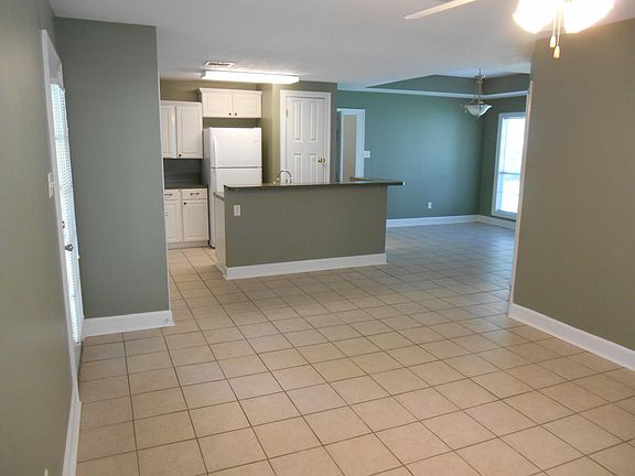 5th image of 3420 Chrysler Dr