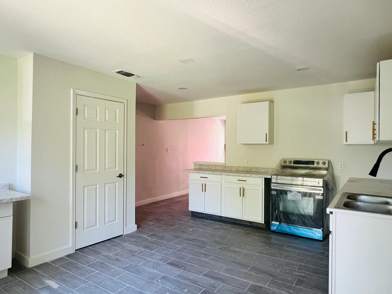 2 bed, 1000 sqft, $1,490 — Photo 4