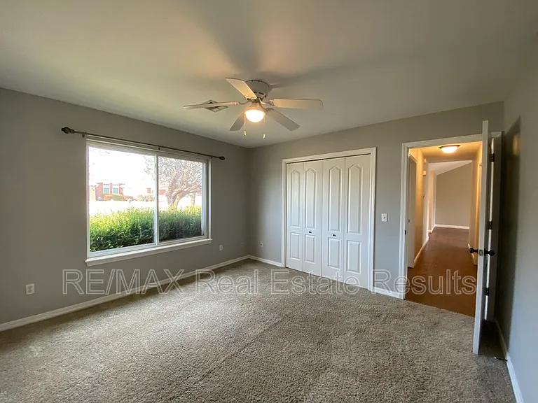 1601 S 24th Pl — Photo 9