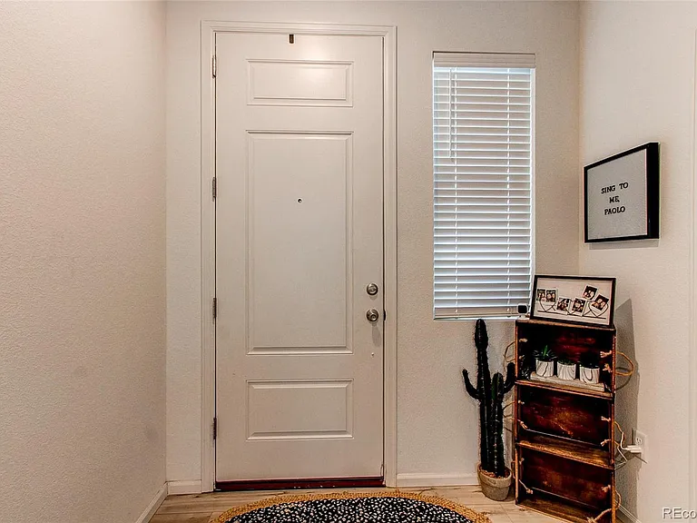 564 Felicity Loop — Photo 2