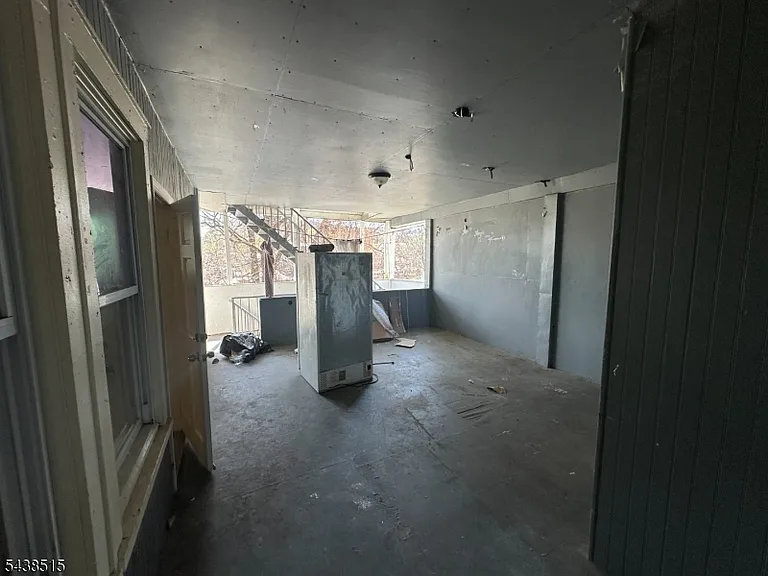 84 Front St — Photo 16