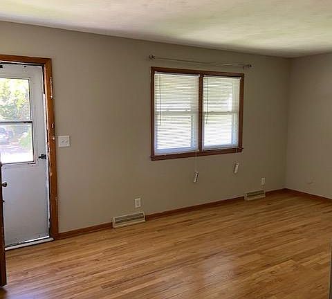 4th image of 2214 S 123rd St