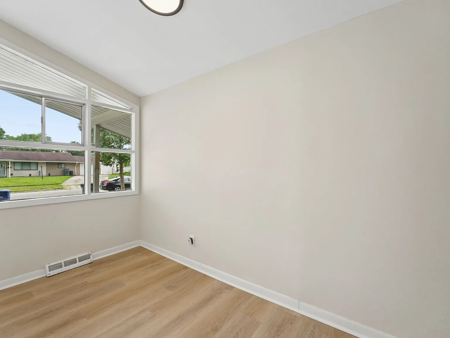 3 bed, 1018 sqft, $1,595 — Photo 4