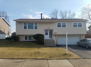 9033 Barberry Ln, Oak Lawn, IL