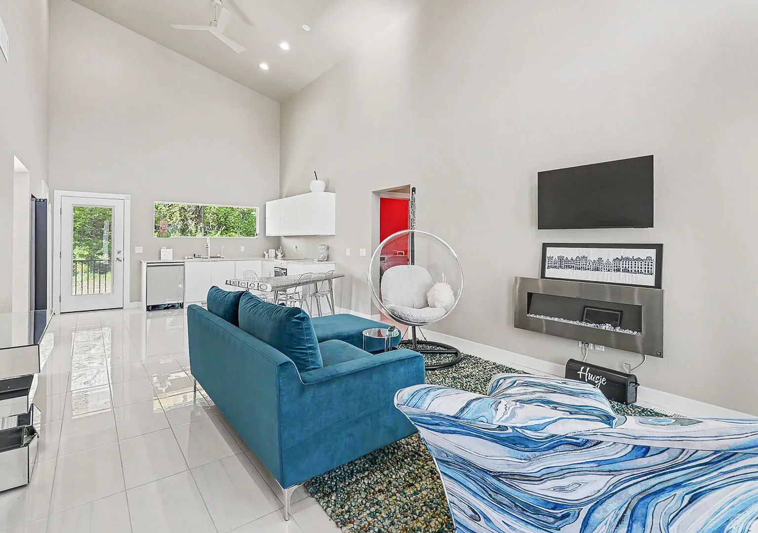 Rent: 2 bed unit — Photo 3