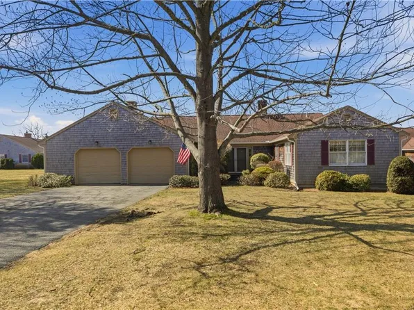 31 Belmont Dr, Portsmouth, RI 02871