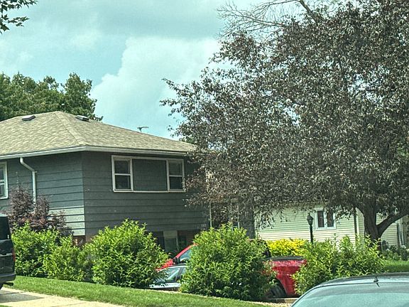 3rd image of 840 Carlton Ave