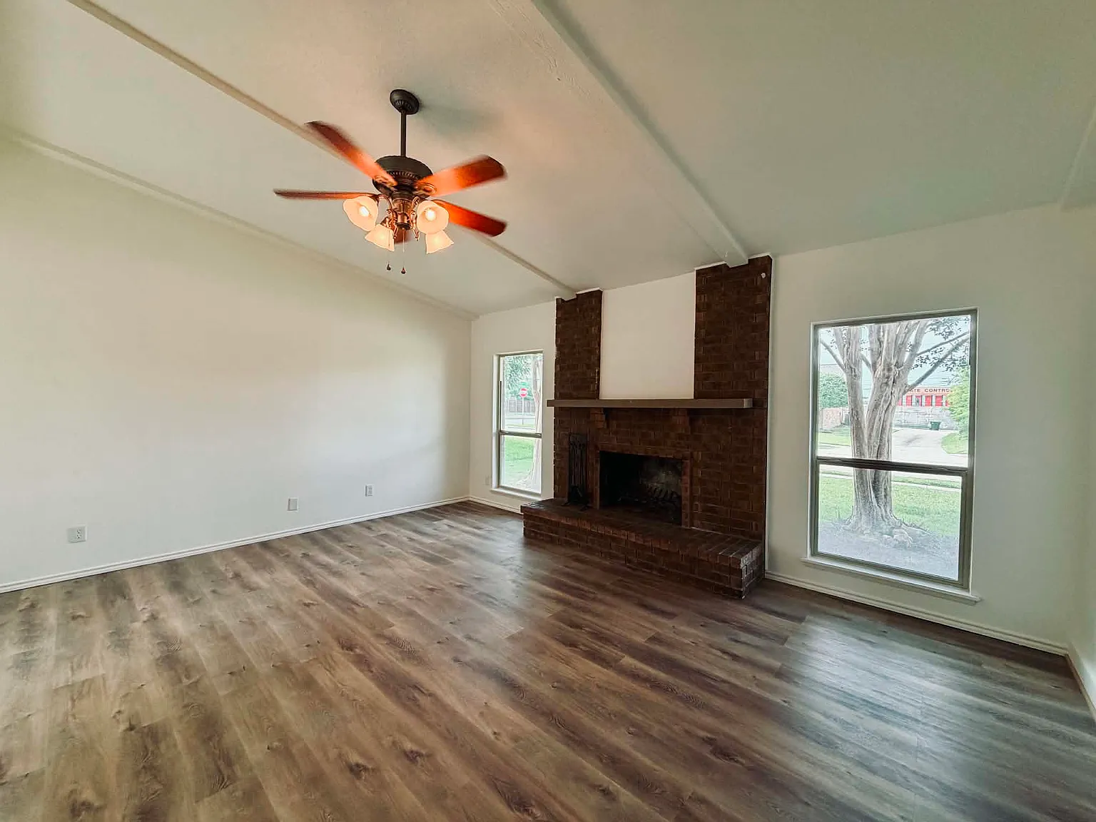 4 bed, 2051 sqft, $2,500 — Photo 2