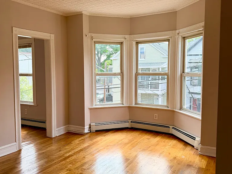203 2nd St #2 — Photo 32