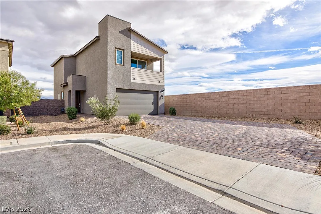 3 bed, 2.5 bath, 1570 sqft, $3,250 — Photo 2