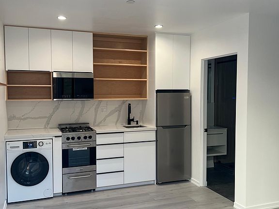 5th image of 205 Rosecrans Ave