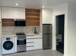 205 Rosecrans Pl, Manhattan Beach, CA 90266