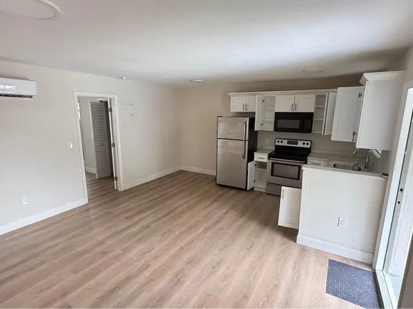 800 Moffett St, Hallandale, FL