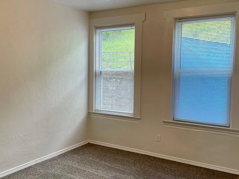 640 Middle Ave — Photo 9