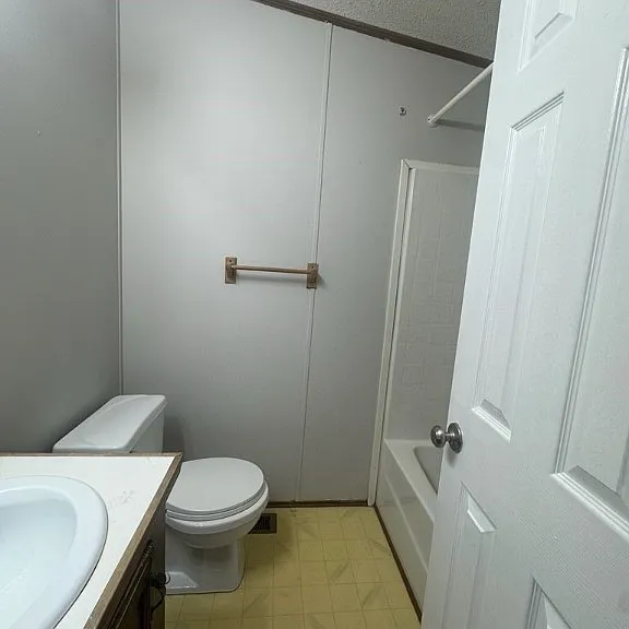 142 Oak St — Photo 6