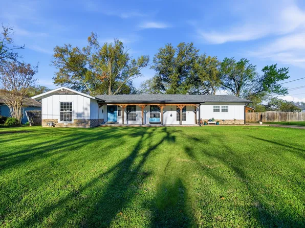 1704 S Houston St, Kaufman, TX 75142