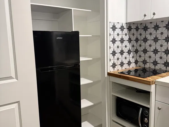 1970 Anchor Ave Unit B, Oxnard, CA 93035