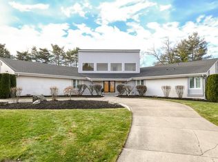 6916 Copperfield Ct, West Bloomfield, MI 48322