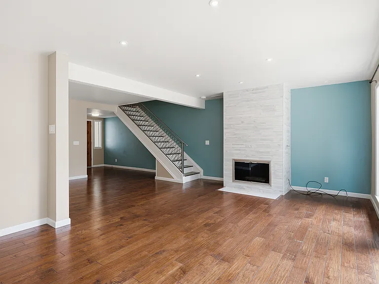 2063 Village Ln — Photo 6