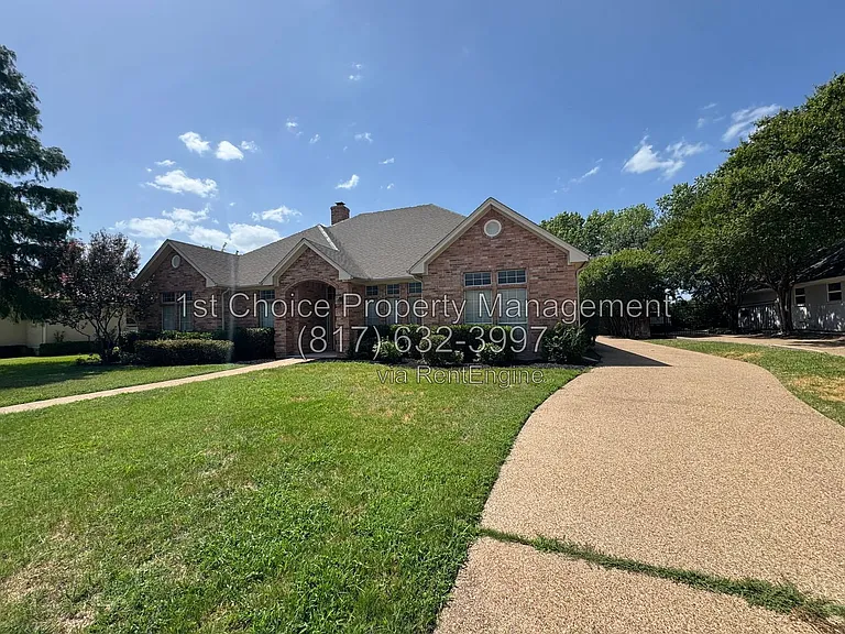 6376 Newport Ct — Photo 2