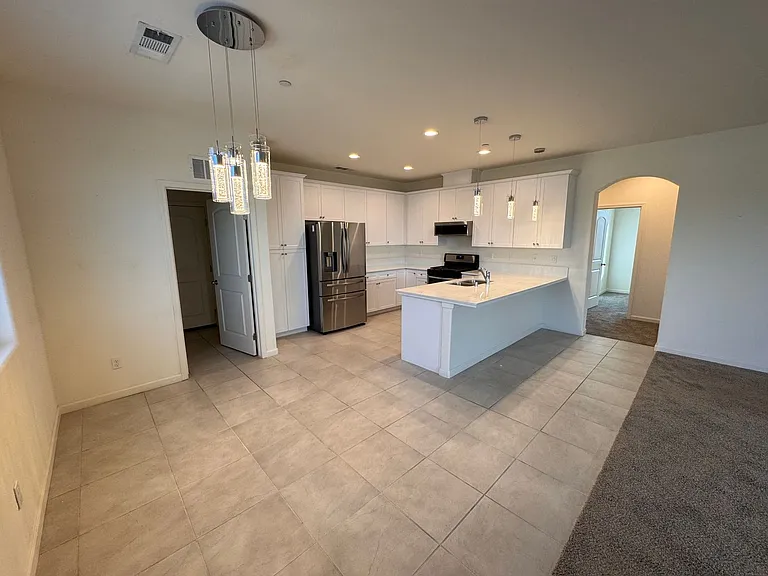 224 W Kimball Ave — Photo 3