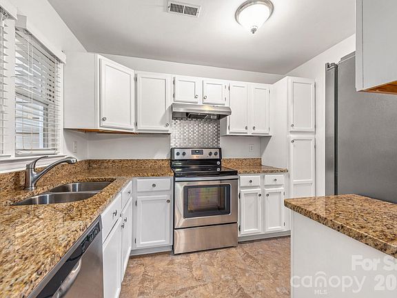 2nd image of 2715 Selwyn Ave APT 34