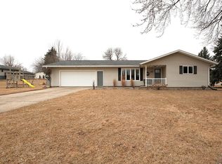 331 6th Ave SE, Sioux Center, IA 51250