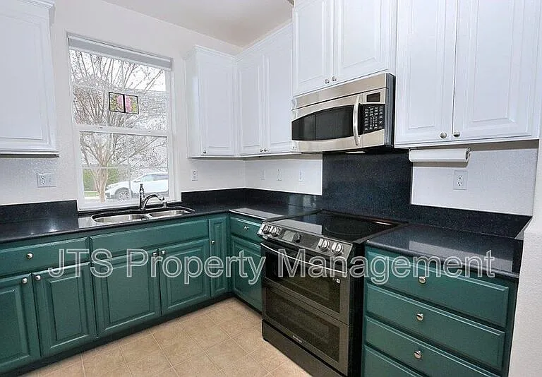 10921 Oakham Dr — Photo 12