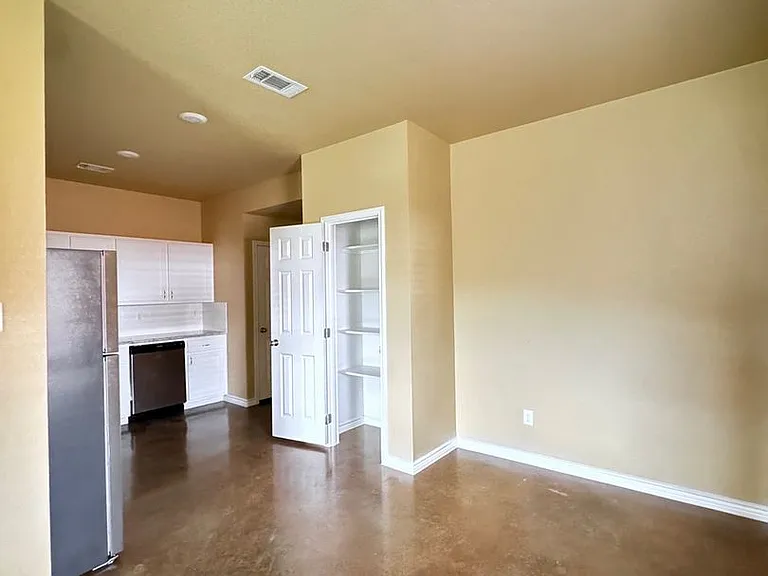 106 W Kathey Rd #B — Photo 10
