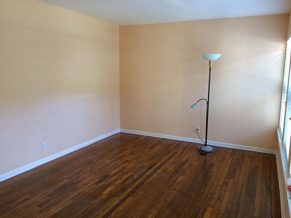 Living room with three big windows